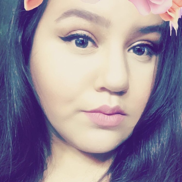 Meet your Posher, Jules - Picture 2 of 2